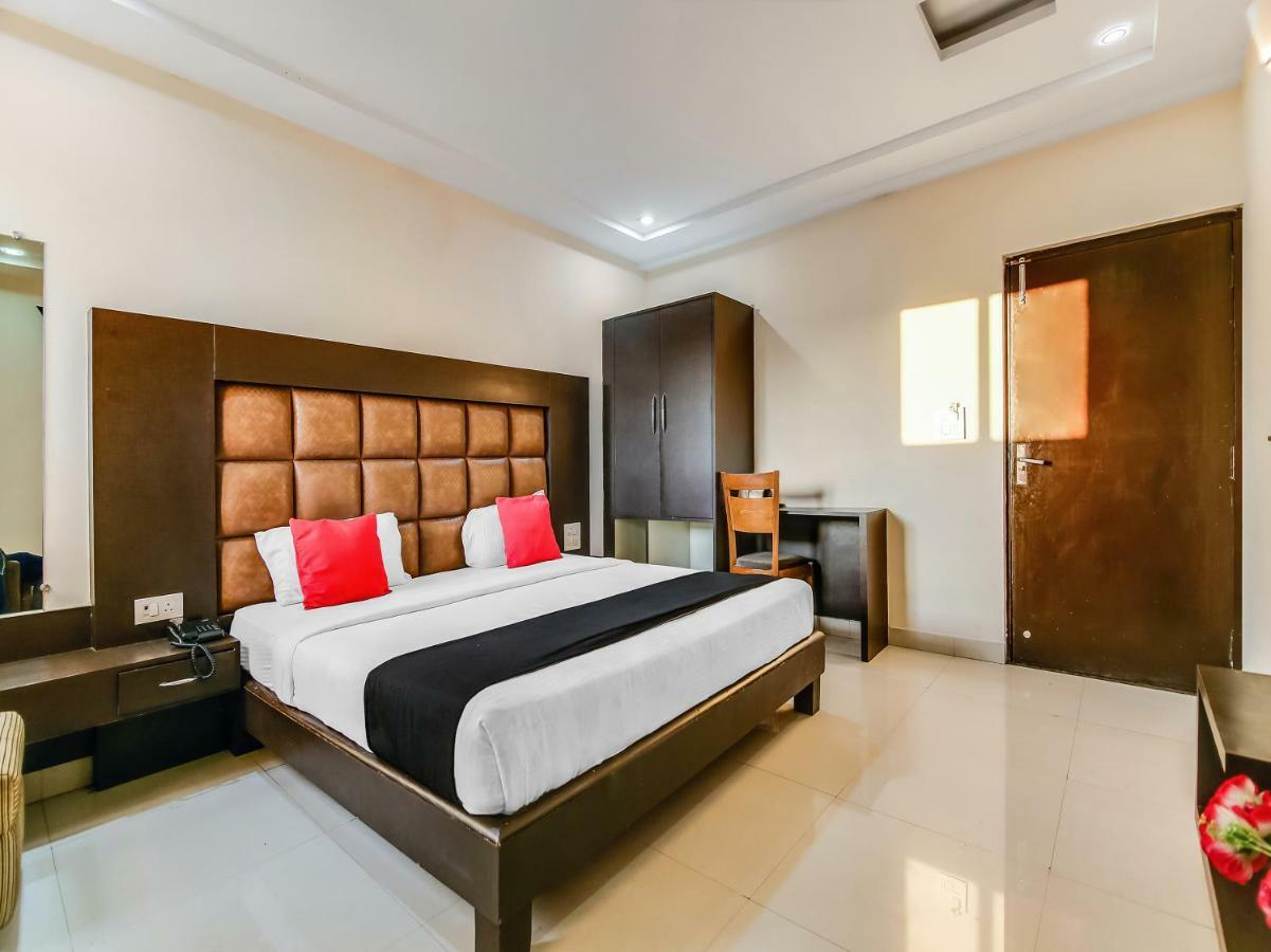Capital O 32619 Hotel Sugar Palm Gwalior Dış mekan fotoğraf
