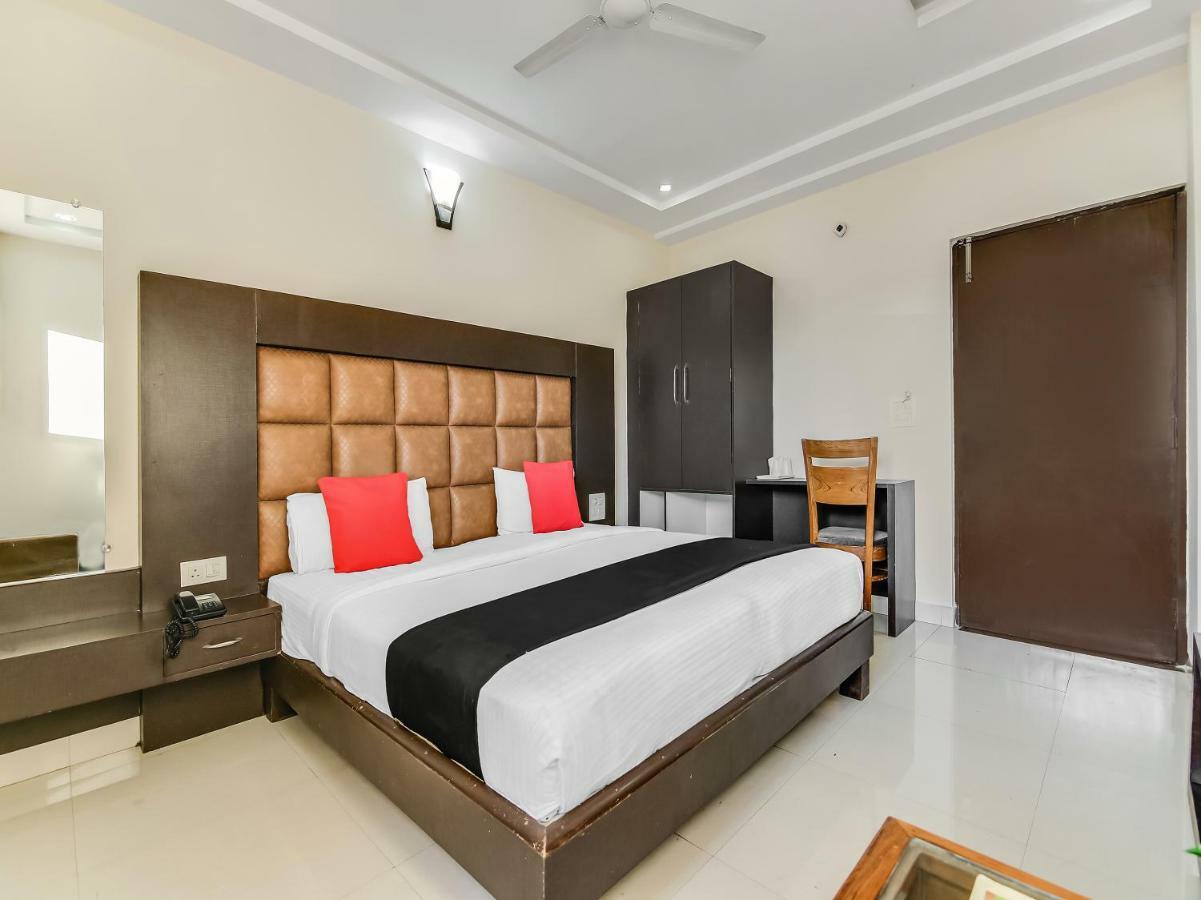 Capital O 32619 Hotel Sugar Palm Gwalior Dış mekan fotoğraf