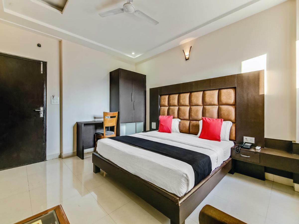Capital O 32619 Hotel Sugar Palm Gwalior Dış mekan fotoğraf